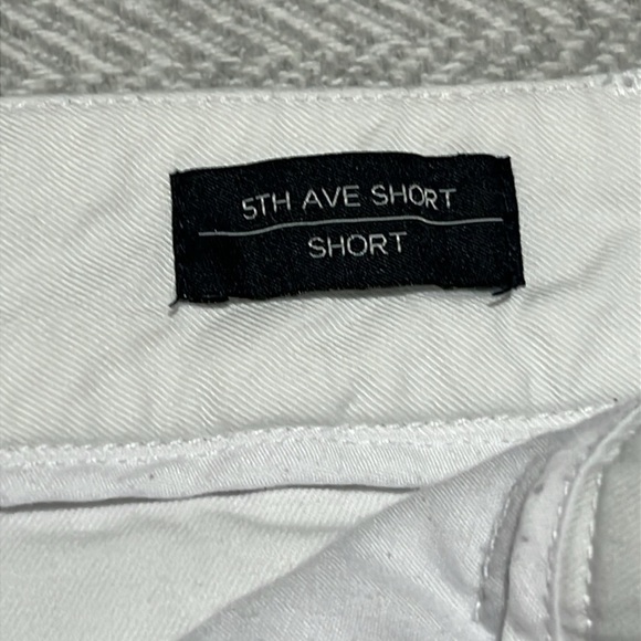 Saks Fifth Ave White Women's Shorts.  Size 2 - Picture 9 of 10
